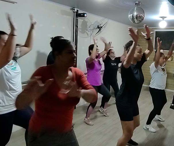 Mulheres em uma aula de Zumba